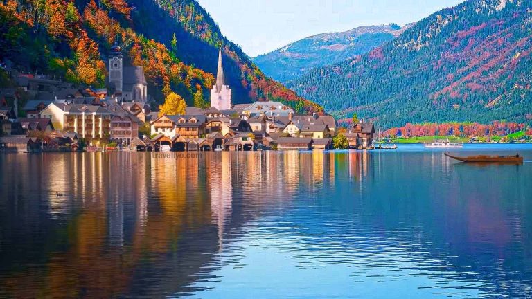 Hallstatt Austria - Stunning main view of Hallstatt from Hallstatt Lake